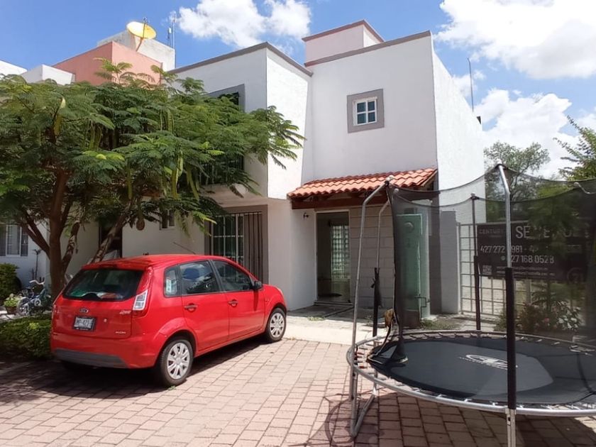 venta Casa en Paseos de Xhosda, San Juan del Río, Querétaro (407383--277)-  