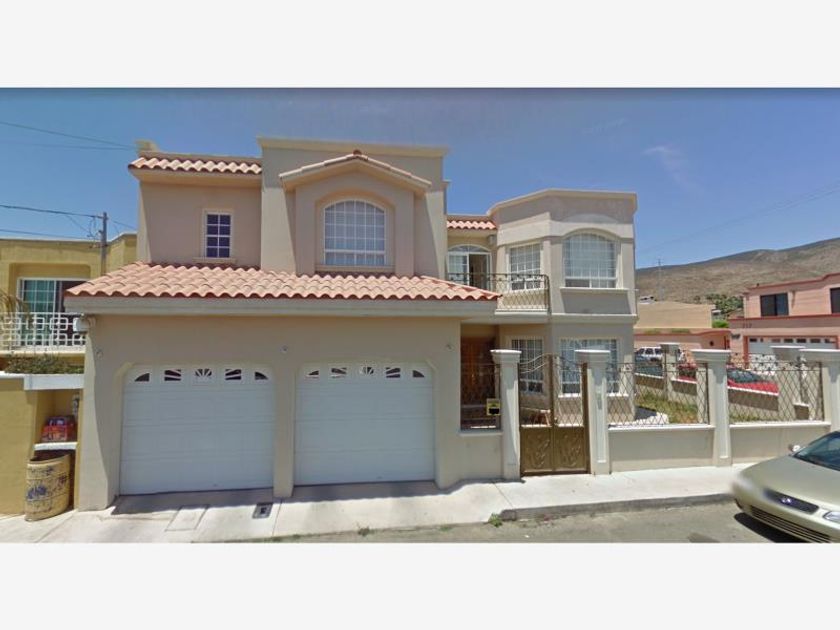 venta Casa en Valle Dorado, Ensenada, Ensenada (MX21-LJ3499)