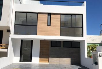 Casa en  Calle Senda Del Amor 15-55, Fraccionamiento Milenio 3ra Sección, Querétaro, 76060, Mex