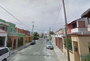 Casa en fraccionamiento en  Calle Araucarias, Fraccionamiento Ampliación Álamos, Benito Juárez, Quintana Roo, 77533, Mex