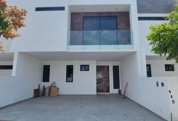 Casa en fraccionamiento en  Boulevard El Mayorazgo, Poniente De Autopista, León, Guanajuato, 37547, Mex