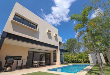 Casa en  Yucatán Country Club, Mérida, Yucatán, Mex