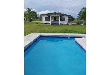 CASA CON TERRENO Y PISICINA / CORONADO / 2250m2 / CERCA DEL MAR