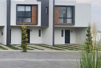 Casa en condominio en  Avenida Arbolada, Fracc Bosques De Cantabria, Toluca, México, 50210, Mex