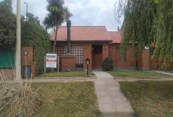 Casa en  Leónidas Gambaretes 2001-2099, Bahía Blanca, B8000, Buenos Aires, Arg