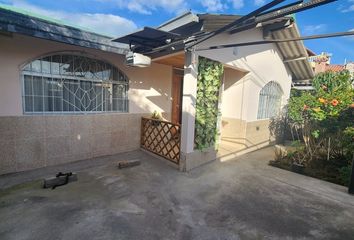 Casa en  Mitad Del Mundo, Norte De Quito