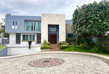 Casa en fraccionamiento en  Boulevard Quintanar De La Rioja, Fraccionamiento La Rioja, Tlajomulco De Zúñiga, Jalisco, 45645, Mex