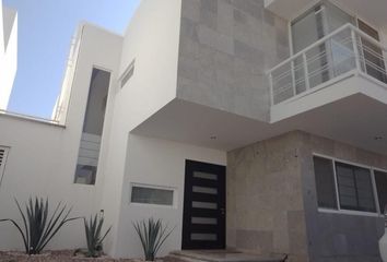 Casa en  Calle Lago Zirahuén 1022-1022, Fraccionamiento Cumbres Del Lago, Querétaro, 76230, Mex