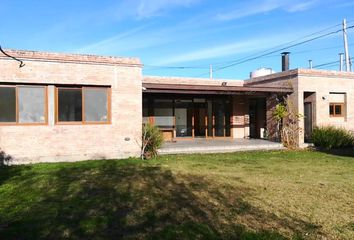 Casa en  Villa Elisa, Partido De La Plata