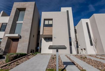 Casa en  Calle Lago Cuitzeo, Fraccionamiento Cumbres Del Lago, Querétaro, 76230, Mex