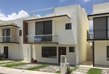 Casa en  Calle Lago Cuitzeo 150-150, Fraccionamiento Cumbres Del Lago, Querétaro, 76230, Mex