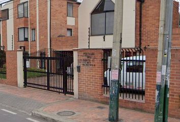 House for rent in Portales del Norte, Bogotá