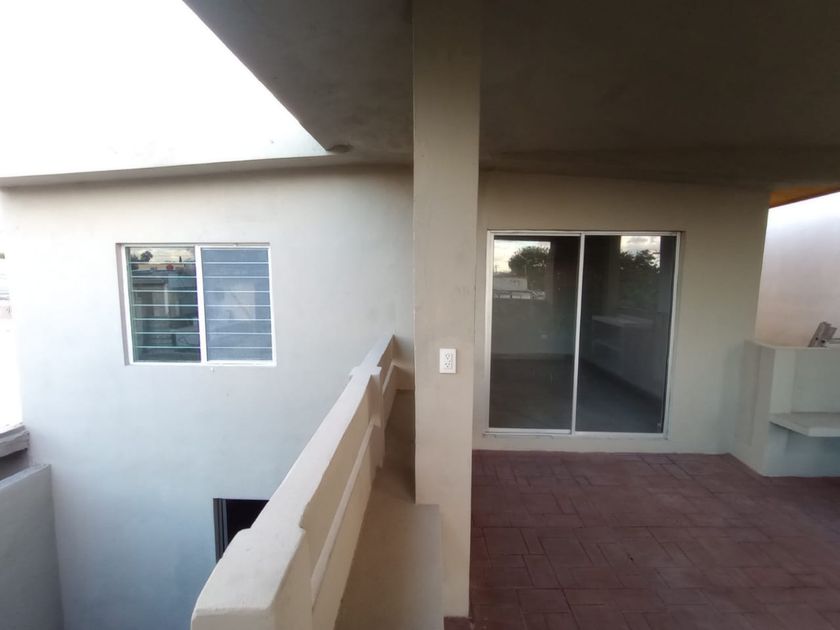 venta Casa en Pedregal de Lindavista, Guadalupe, Nuevo León (69-CV-2230)-  