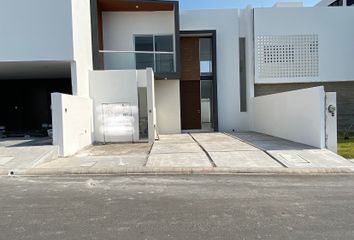Casa en fraccionamiento en  Calle Salvador Dalí, Fracc Lomas De La Rioja, Alvarado, Veracruz De Ignacio De La Llave, 95264, Mex
