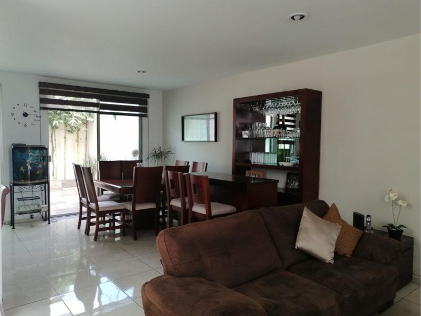 venta Casa en Ampliación Club Campestre La Huerta, Morelia, Michoacán  (MX21-LH2335)