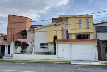 Casa en  Calle Paseo De Afrodita, Fraccionamiento San Carlos, Metepec, México, 52159, Mex