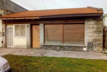 Casa en  Remedios De Escalada, Partido De Lanús