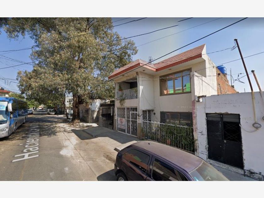 venta Casa en Balcones de Oblatos, Guadalajara, Jalisco (MX22-1212248513)-  