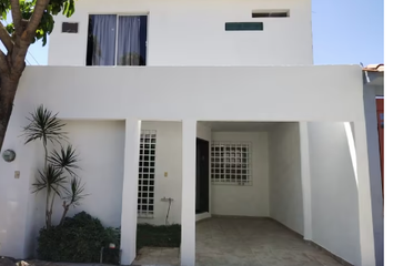 Casa en  Avenida Paseo La Floresta, Fracc Residencial Floresta, Irapuato, Guanajuato, 36595, Mex