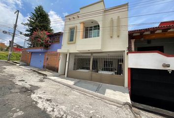 Casa en  Periférico Paseo De La República, Fraccionamiento Loma De Los Piñones, Morelia, Michoacán De Ocampo, 58056, Mex