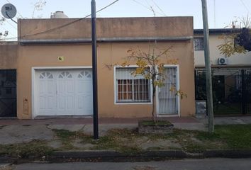 VENTA P.H. AL FRENTE 3 AMBIENTES CON COCHERA Y PATIO. MUY BUENA UBICACION.