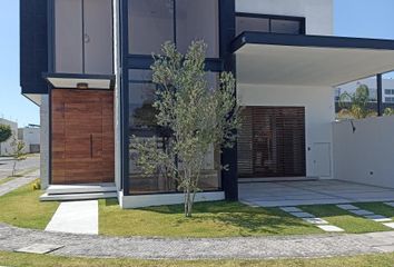 Casa en fraccionamiento en  Vía Atlixcáyotl, Ocoyucan, Puebla, Mex