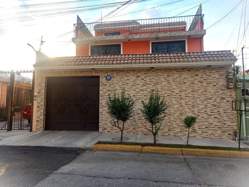 venta Casa en San Lucas Tepetlacalco, Tlalnepantla de Baz (484249--266)-  