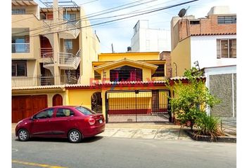 Casa en  Alfa Centauro 110, Surquillo, Perú