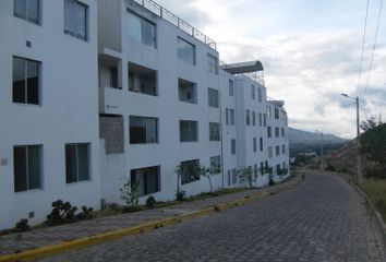 Departamento en  Calle Portugal, Calderón, Quito, Ecu