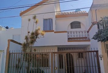 Casa en fraccionamiento en  Paseo De Las Palomas, San Isidro, León, Guanajuato, México