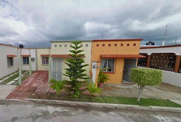 Casa en fraccionamiento en  Calle Secundino Caraveo Zárate 9-mz 1 Lt 9, Villa Maya, Comalcalco, Tabasco, México