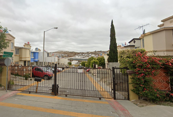 Casa en fraccionamiento en  Vosgos, Urbiquinta Del Cedro, Tijuana, Baja California, México