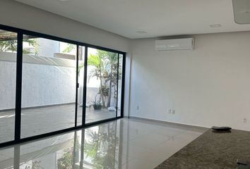 Casa en fraccionamiento en  Residencial Lantana, Calle Mañanitas, Cancún, Quintana Roo, México
