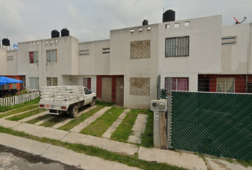 Casa en fraccionamiento en  Avenida Valle De Los Pinos 21, Tlajomulco De Zúñiga, Jalisco, México