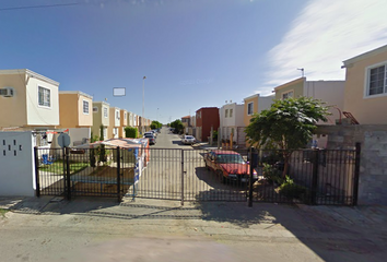 Casa en condominio en  Calle Limonaria, Valles Del Paraíso, Nuevo Laredo, Tamaulipas, México