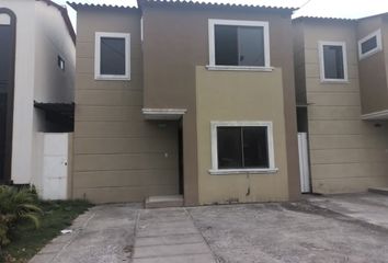 Casa en  Urbanizacion La Joya, Avenida León Febres Cordero Ribadeneyra, Ecuador