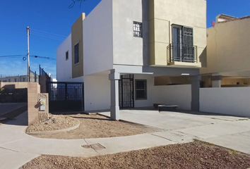Casa en fraccionamiento en  Cda. Basalto, Cerrada Basalto, Parcelas Ejido Jesús Carranza, 32540 Juárez, Chih., México