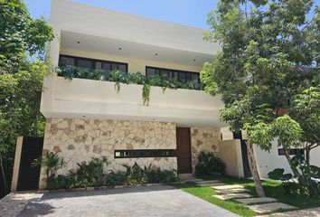 Casa en  Valenia Club Residencial, Carretera Cancún - Tulum, Playa Del Carmen, Quintana Roo, México