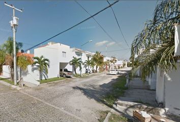 Casa en fraccionamiento en  Calle Mariano Azuela, Manzanillo, Colima, México
