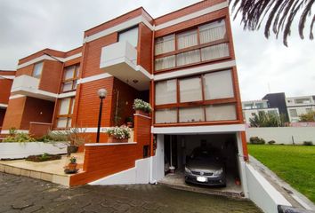 Casa en  Azkunaga, Quito, Ecuador