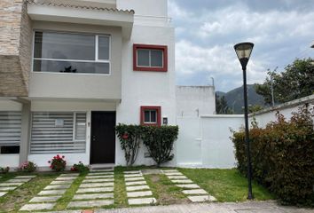 Casa en  La Armenia 2, Quito, Ecuador