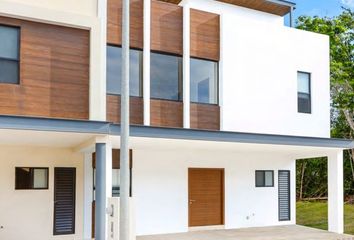 Casa en  Residencial Arbolada By Cumbres, Avenida Huayacán, Cancún, Quintana Roo, México