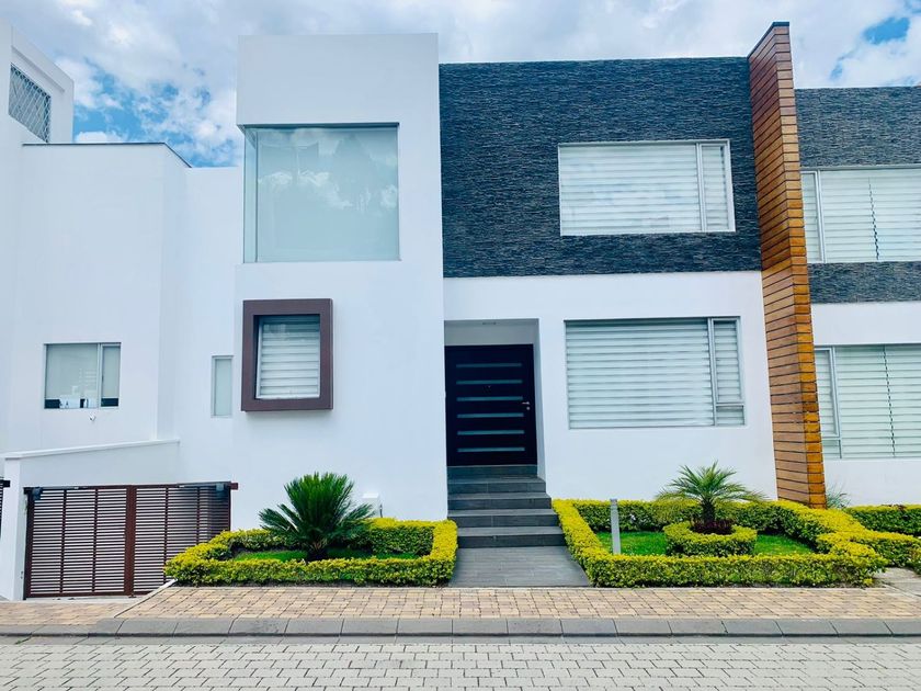 venta Casa en Cumbayá, Quito (VCAA0027) icasas.ec