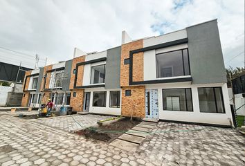 Casa en  La Armenia, Quito, Ecuador