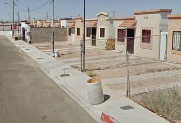 Casa en  Calle Carballino, Mexicali, Baja California, México