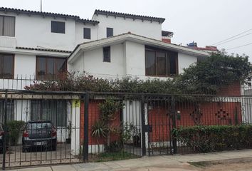 Casa en  C. 1 143, Lima 15037, Perú