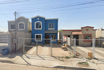 Casa en fraccionamiento en  Av. Bedar, Mexicali, Baja California, México