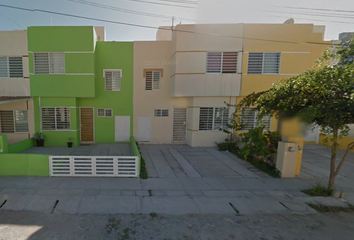 Casa en fraccionamiento en  Calle Mariano Azuela 488, Manzanillo, Colima, México