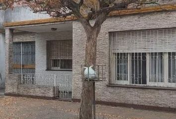 Casa en  Ecuador 2080, Lomas Del Mirador, Provincia De Buenos Aires, Argentina