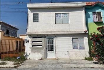 Casa en  Avenida Acueducto, Sierra Morena, Guadalupe, Nuevo León, México